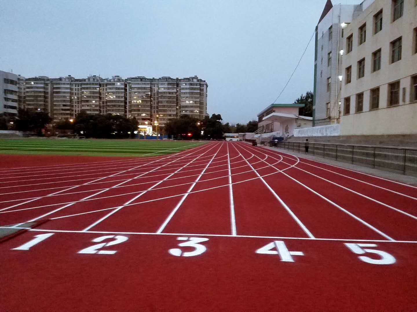 塑膠跑道翻新施工應(yīng)該在什么時(shí)候